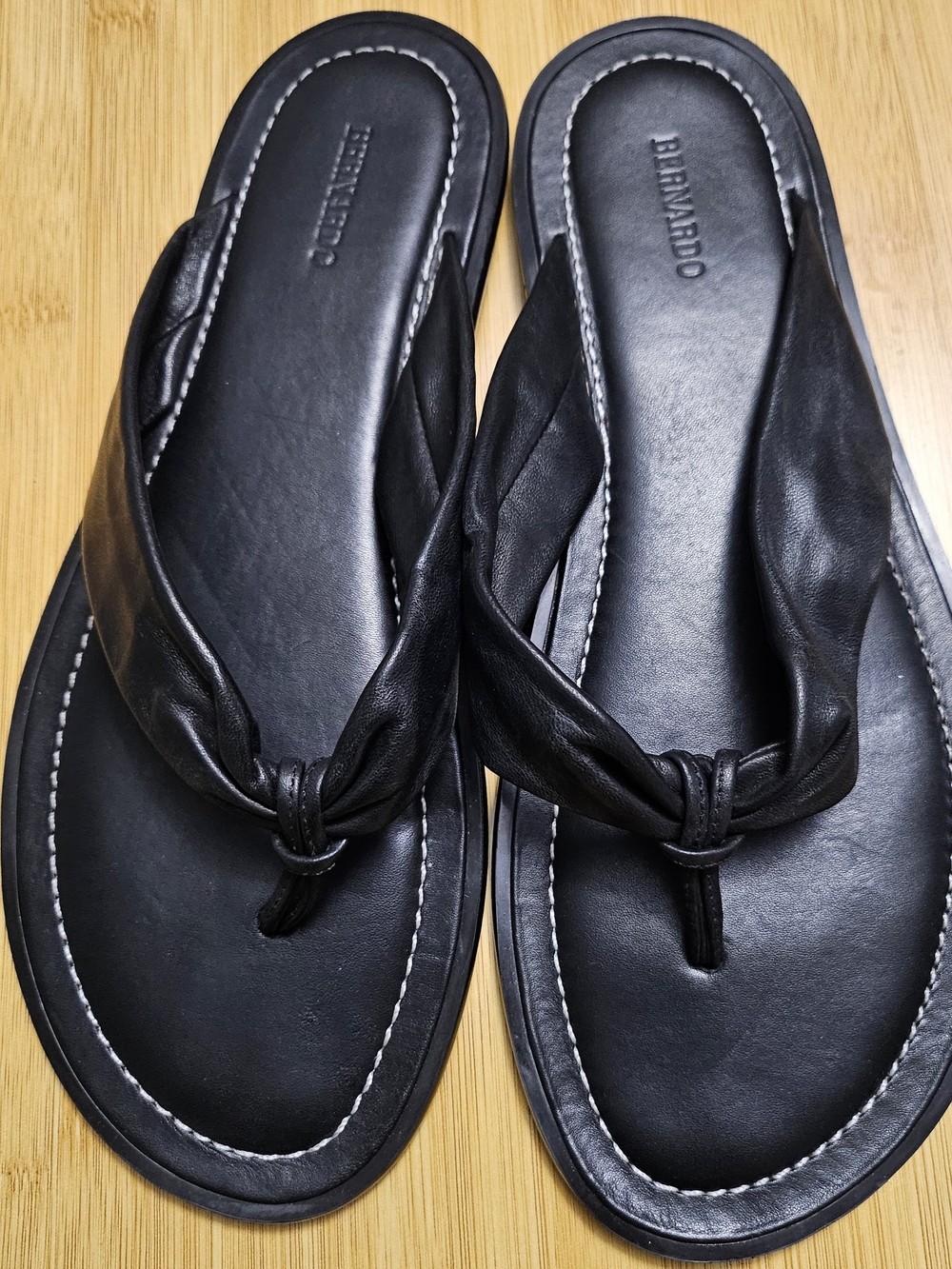 Bernardo Black Leather Knot-Detail Women's Flip Flops